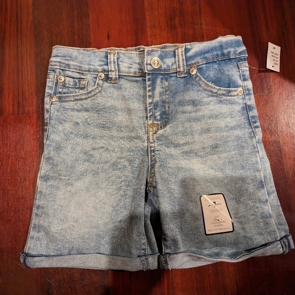 𝅺NWT 7FAM Girls Light Wash Jean Shorts Sz 4T - Picture 1 of 6